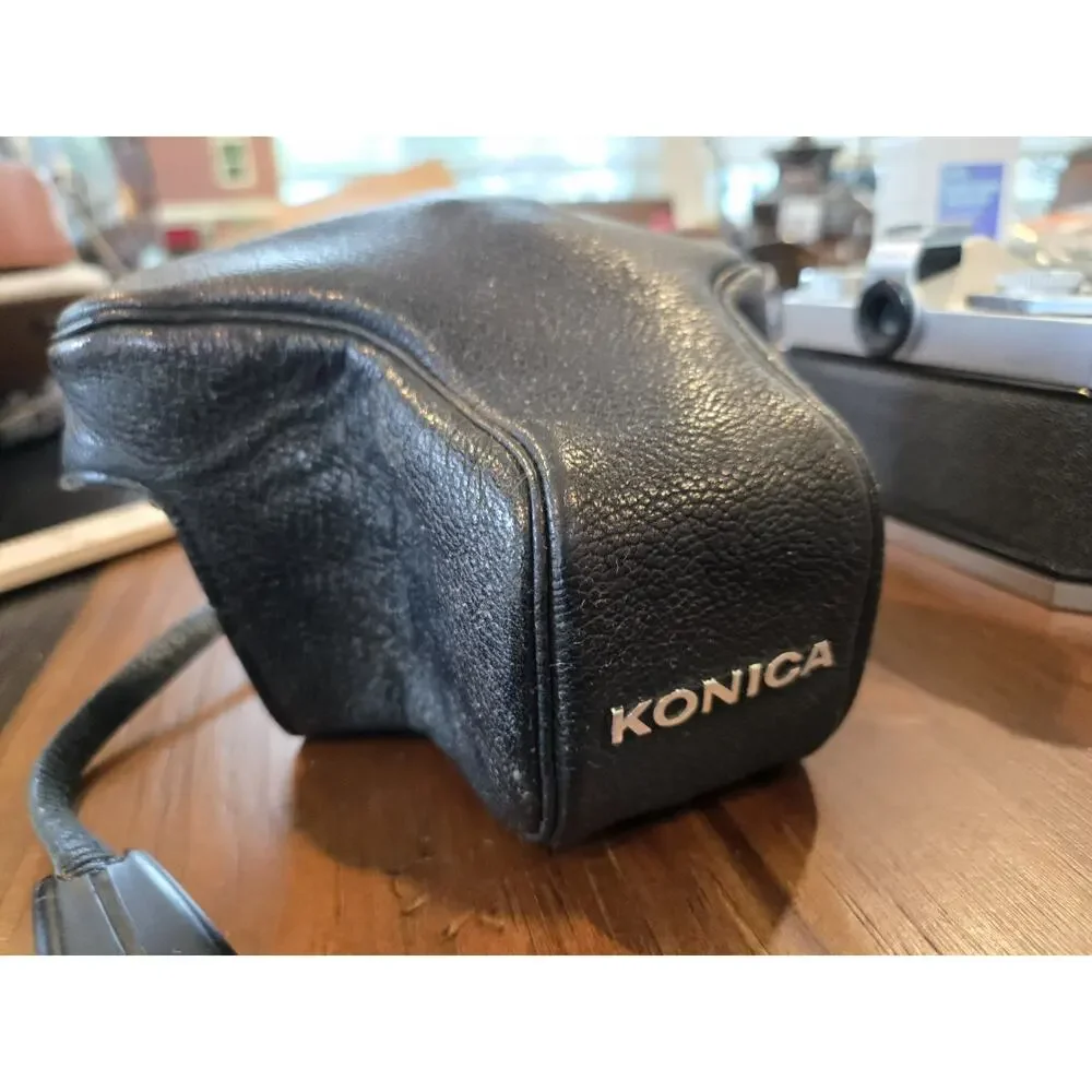 Vtg KONICA Autoreflex A 35mm Camera F=52mm 1:18 Lens & Leather Case & UV Filter